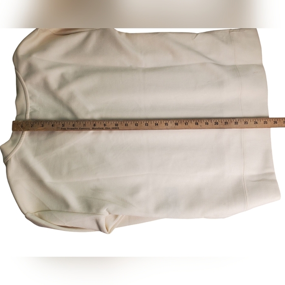 Danskin Women's Cream V-Neck Sweater. S/P - Picture 11 of 13